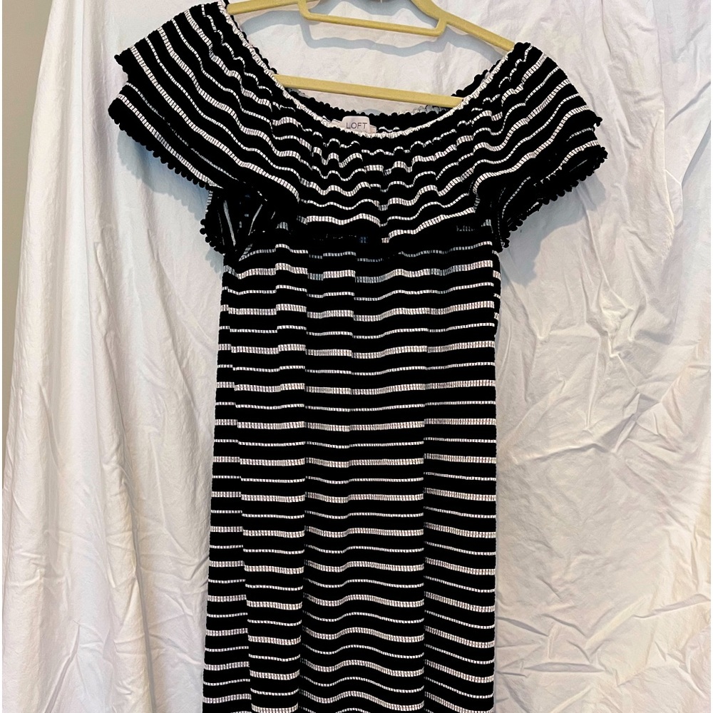 Loft of the shoulder midi dress